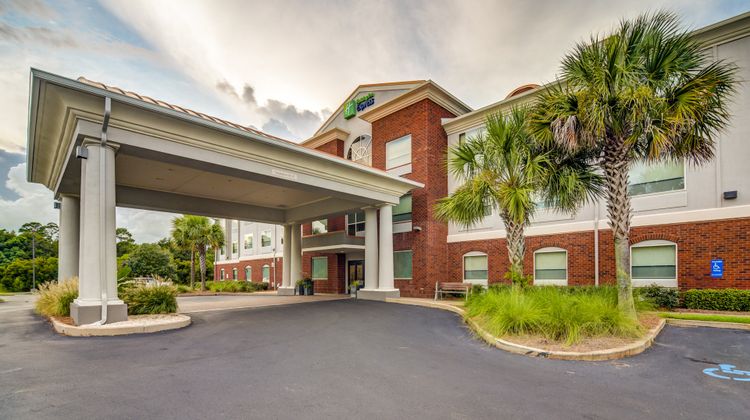 Holiday Inn Express & Suites Foley Exterior