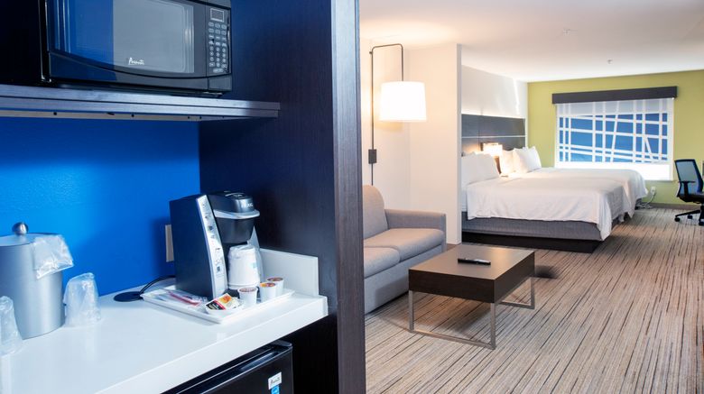 <b>Holiday Inn Express Hotel & Suites Room</b>. Images powered by <a href="https://www.leonardoworldwide.com/" title="Leonardo Worldwide" target="_blank">Leonardo</a>.