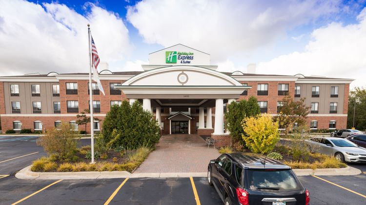 Holiday Inn Express Hotel & Suites Exterior