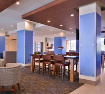 Holiday Inn Express/Stes Mall of America Lobby