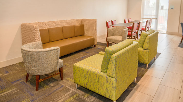 Holiday Inn Express Hotel & Suites Lobby