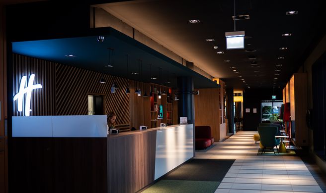 Holiday Inn Zurich Messe Exterior