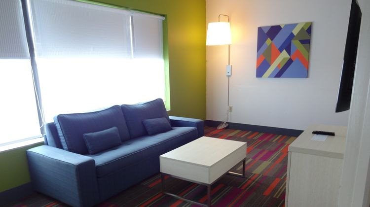 Holiday Inn Express Hotel & Suites Suite