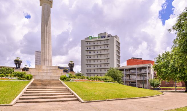 Holiday Inn Exp New Orleans-St Charles Exterior