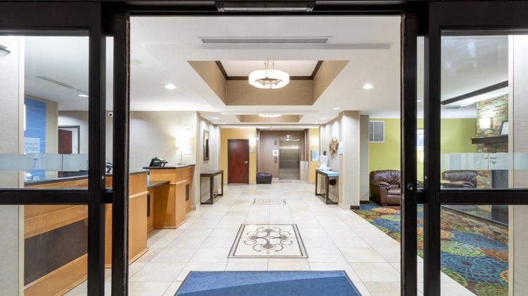 Holiday Inn Exp/Stes Mayo Clinic Area Lobby