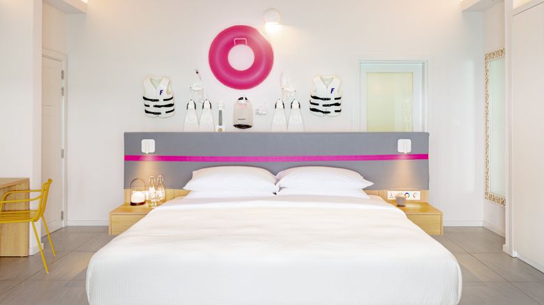 <b>The Standard, Huruvalhi Maldives Room</b>. Images powered by <a href="https://www.leonardoworldwide.com/" title="Leonardo Worldwide" target="_blank">Leonardo</a>.