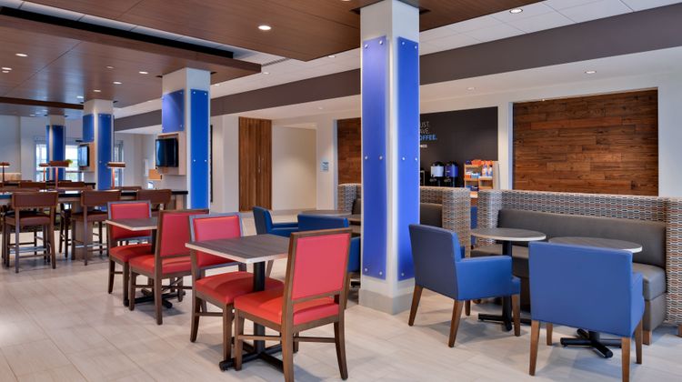 Holiday Inn Express & Stes Marshalltown Lobby