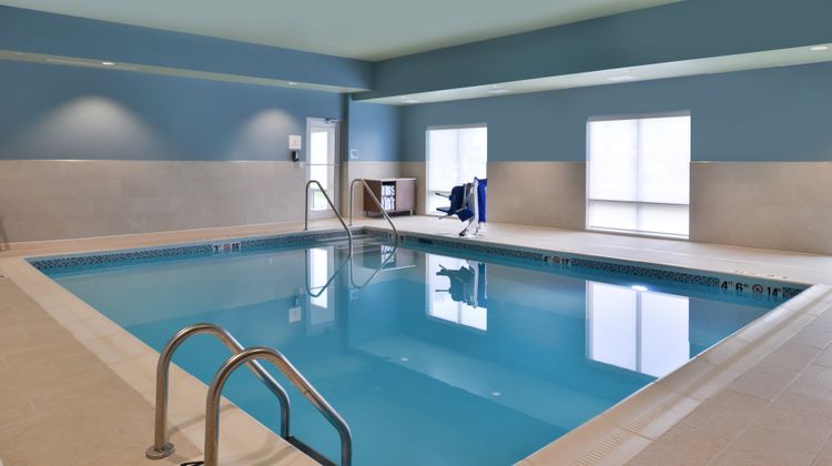 Holiday Inn Express & Stes Marshalltown Pool