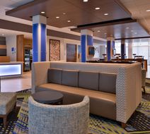 Holiday Inn Express & Stes Marshalltown Lobby