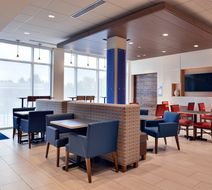Holiday Inn Express & Stes Marshalltown Lobby