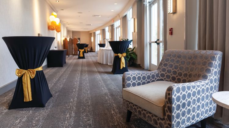 Holiday Inn Hotel & Suites Meeting