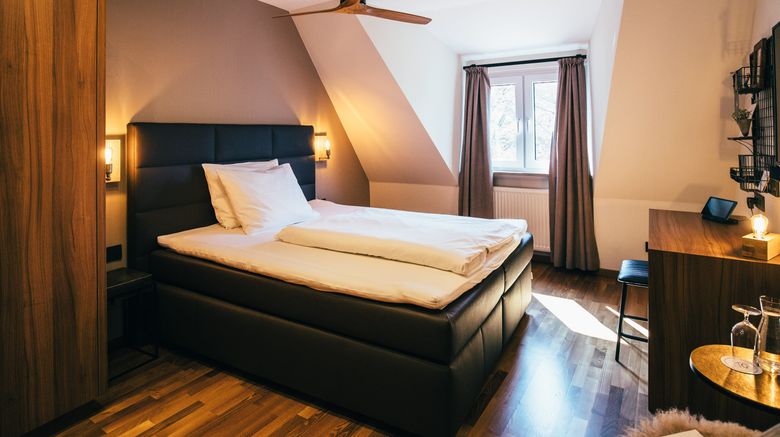 <b>Hotel Bayerischer Hof Room</b>. Images powered by <a href="https://www.leonardoworldwide.com/" title="Leonardo Worldwide" target="_blank">Leonardo</a>.