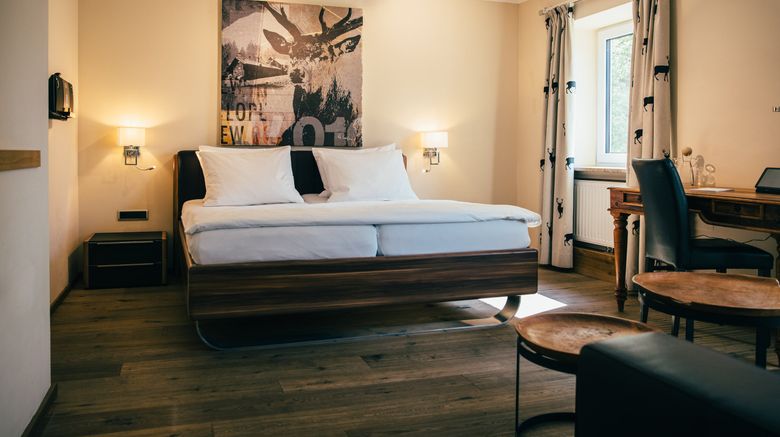 <b>Hotel Bayerischer Hof Suite</b>. Images powered by <a href="https://www.leonardoworldwide.com/" title="Leonardo Worldwide" target="_blank">Leonardo</a>.