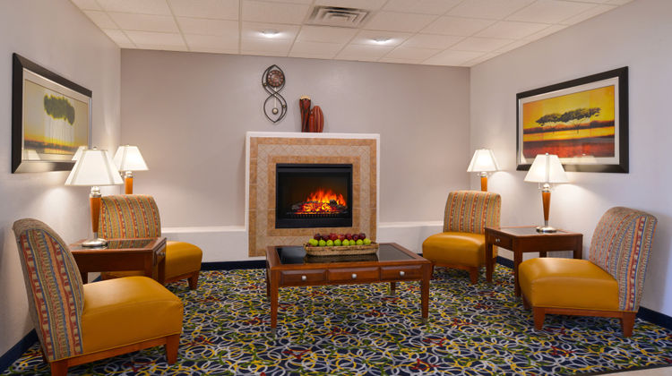 Holiday Inn Express Hotel & Suites Lobby