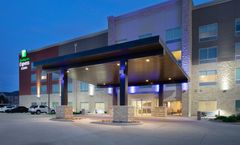 Holiday Inn Express & Suites Great Bend