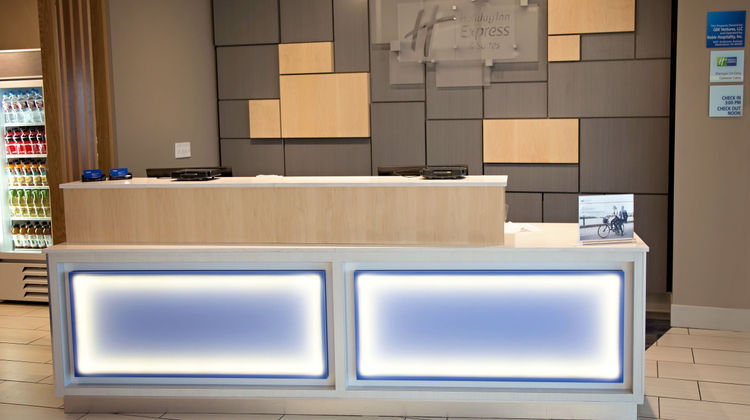 Holiday Inn Express & Suites Great Bend Lobby