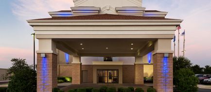 Holiday Inn Express Hotel & Suites Shawn Exterior