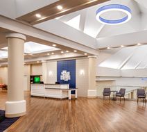Holiday Inn Newport News - Hampton Lobby