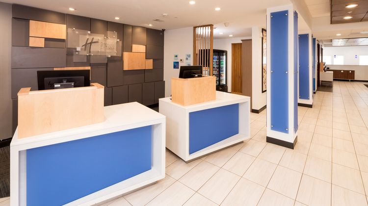 Holiday Inn Express Hotel & Suites Lobby