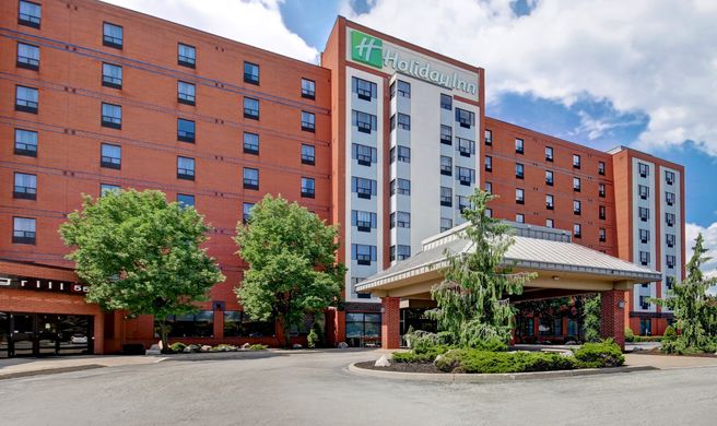 Holiday Inn and Suites Windsor Exterior