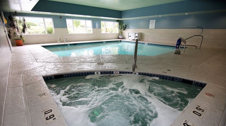 Holiday Inn Express & Suites Ashland Pool