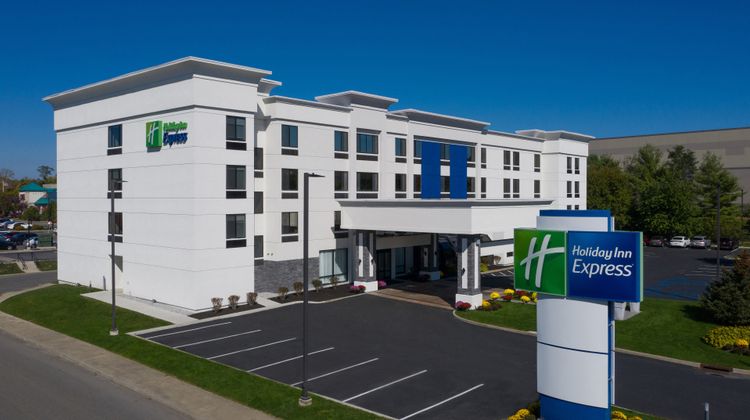Holiday Inn Express Fishkill Exterior