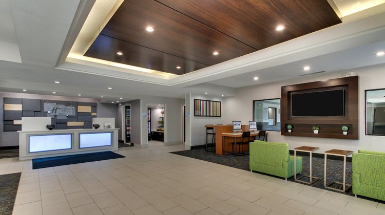 Holiday Inn Express Fishkill Lobby