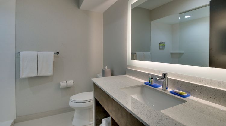 Holiday Inn Express Fishkill Room