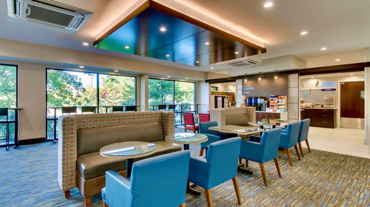 Holiday Inn Express Fishkill Lobby