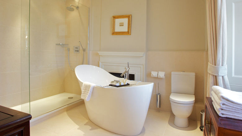 <b>Lords of the Manor Hotel Room</b>. Images powered by <a href="https://www.leonardoworldwide.com/" title="Leonardo Worldwide" target="_blank">Leonardo</a>.
