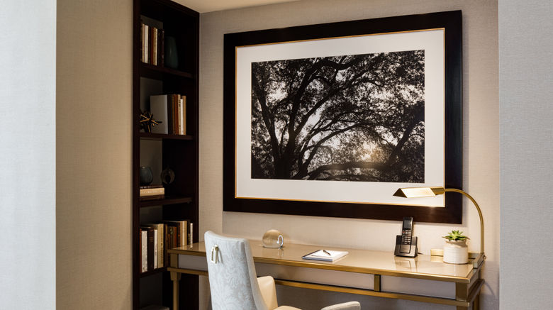 <b>Rosewood Mansion on Turtle Creek Room</b>. Images powered by <a href="https://www.leonardoworldwide.com/" title="Leonardo Worldwide" target="_blank">Leonardo</a>.
