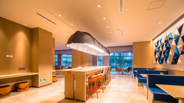 <b>Holiday Inn Express West Lobby</b>. Images powered by <a href="https://www.leonardoworldwide.com/" title="Leonardo Worldwide" target="_blank">Leonardo</a>.