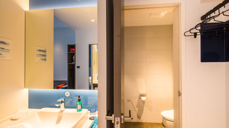 <b>Holiday Inn Express West Room</b>. Images powered by <a href="https://www.leonardoworldwide.com/" title="Leonardo Worldwide" target="_blank">Leonardo</a>.
