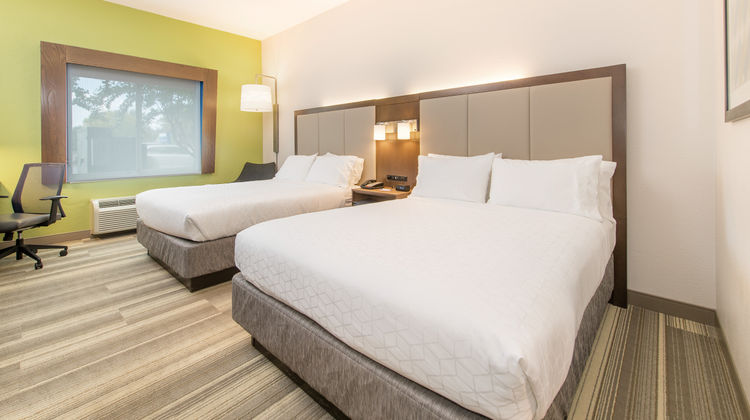 Holiday Inn Express & Suites I-26 Room