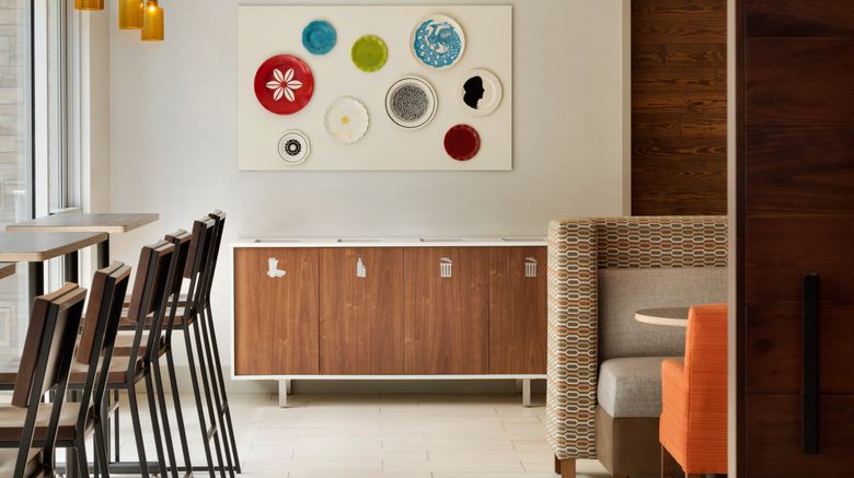 <b>Holiday Inn Express & Suites Lobby</b>. Images powered by <a href="https://www.leonardoworldwide.com/" title="Leonardo Worldwide" target="_blank">Leonardo</a>.
