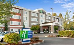 Holiday Inn Express Hotel & Suites