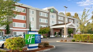 Holiday Inn Express Hotel & Suites