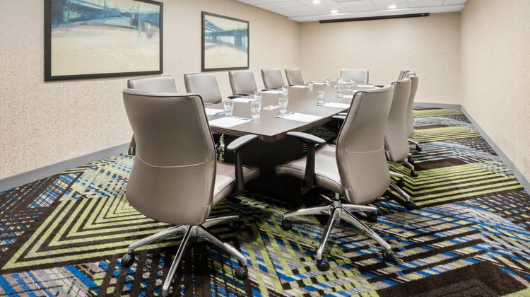 Holiday Inn Express Hotel & Suites Meeting