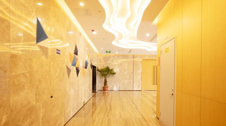 Holiday Inn Express Linyi West Lobby