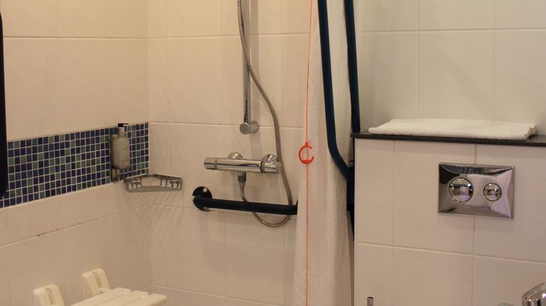 <b>Holiday Inn Express Cardiff Airport Room</b>. Images powered by <a href="https://www.leonardoworldwide.com/" title="Leonardo Worldwide" target="_blank">Leonardo</a>.