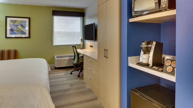 Holiday Inn Express-Scranton Airport Room