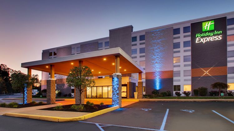 Holiday Inn Express-Scranton Airport Exterior