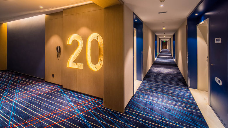 <b>Holiday Inn Express West Lobby</b>. Images powered by <a href="https://www.leonardoworldwide.com/" title="Leonardo Worldwide" target="_blank">Leonardo</a>.