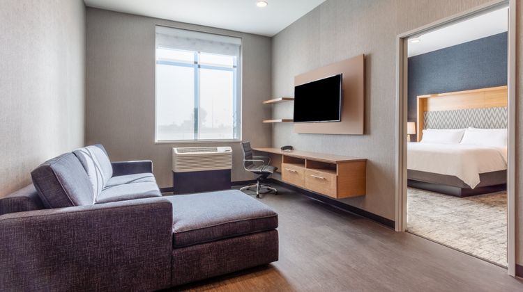 Holiday Inn & Suites-Waterloo Event Ctr Suite