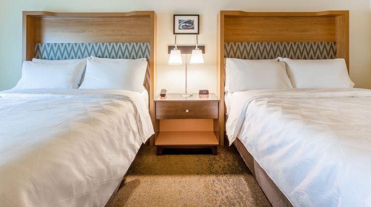 Holiday Inn & Suites-Waterloo Event Ctr Room