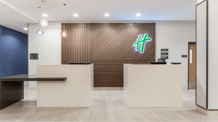 Holiday Inn & Suites-Waterloo Event Ctr Lobby