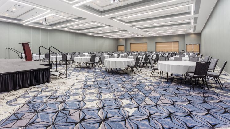 Holiday Inn & Suites-Waterloo Event Ctr Ballroom