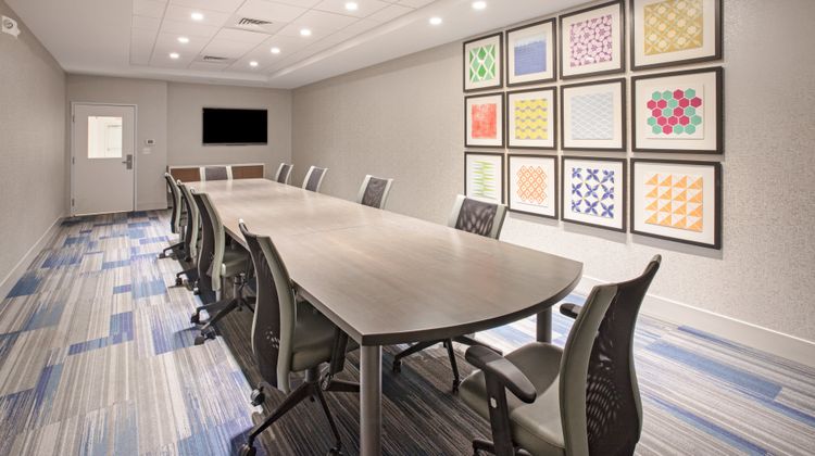 Holiday Inn Express & Suites Manhattan Meeting