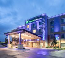Holiday Inn Express & Suites Manhattan Exterior