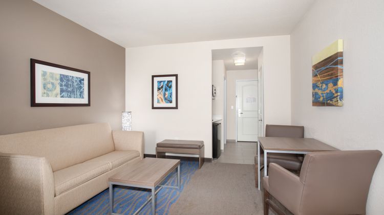Holiday Inn Express & Suites Manhattan Room